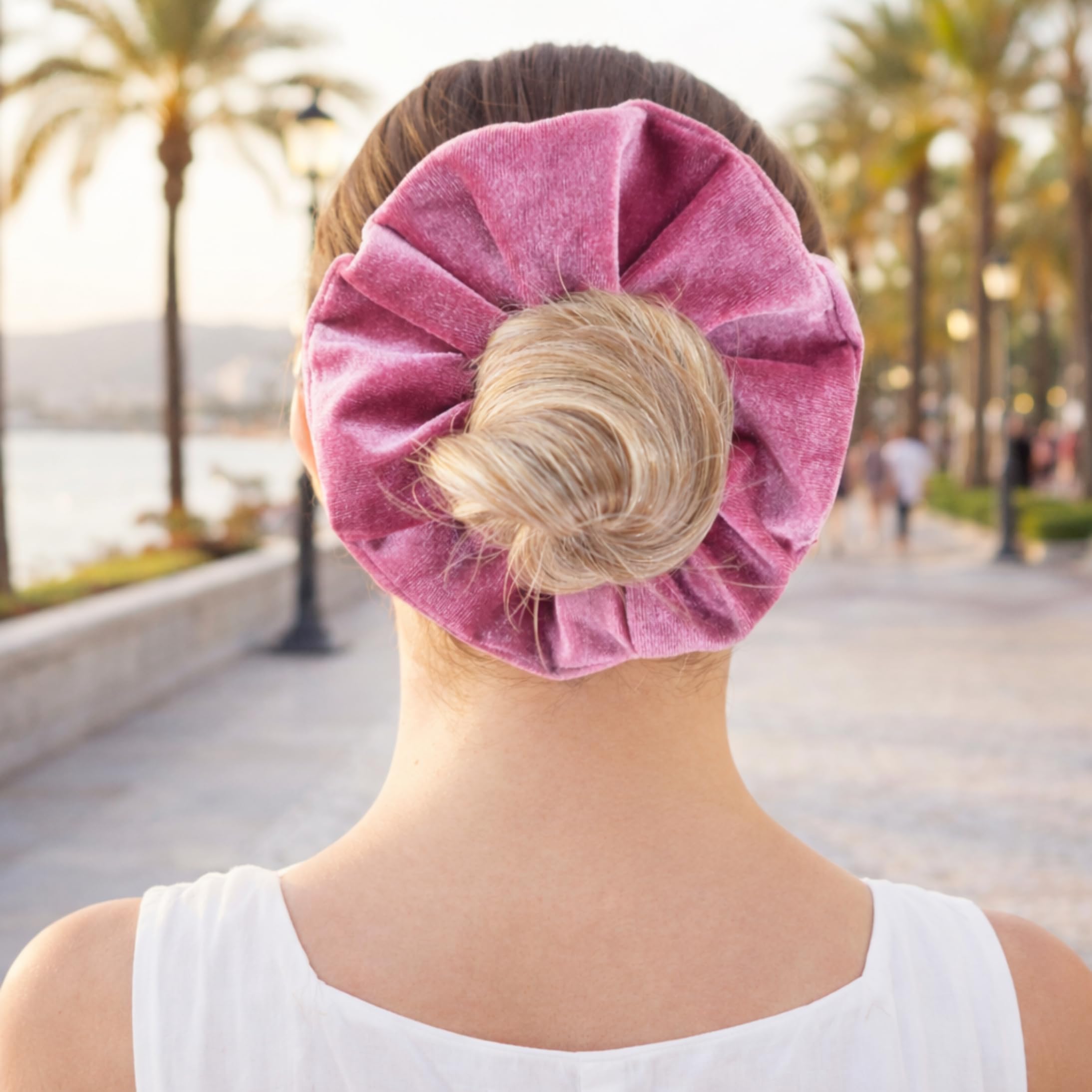 Leirinik look: a lilac velvet scrunchie in a bun on a bright promenade